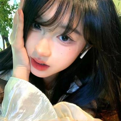 向天真的女生投降